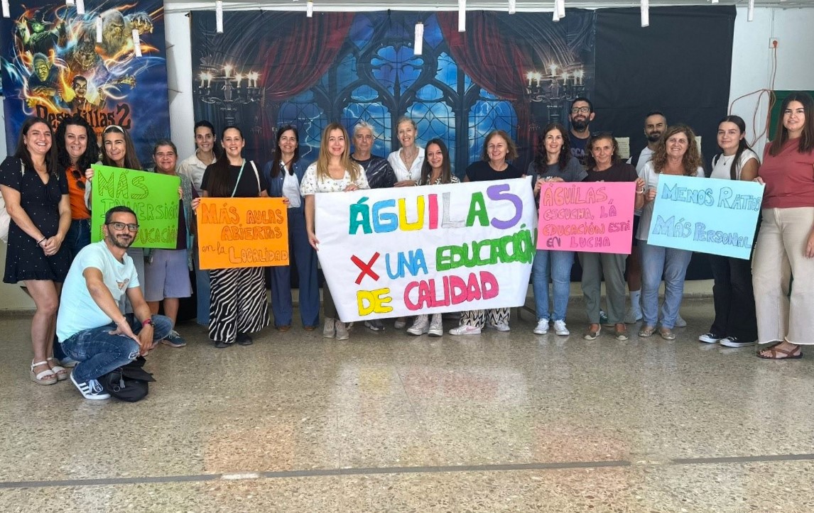 Centros educativos de Águilas se concentran para reclamar "una educación pública digna, inclusiva y de calidad"