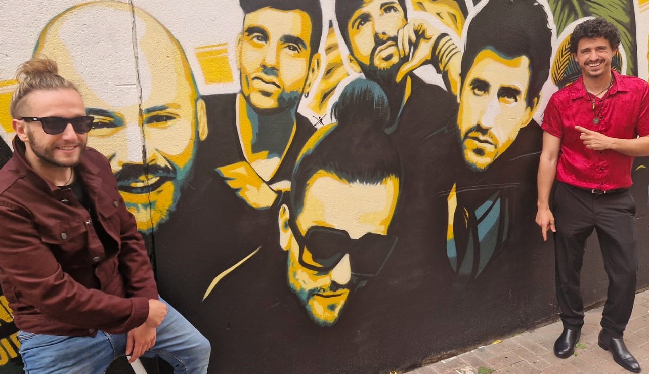 El grupo aguileño Lady Ma Belle, protagonista del mural homenaje a la música murciana realizado por el artista urbano Keoni VGN