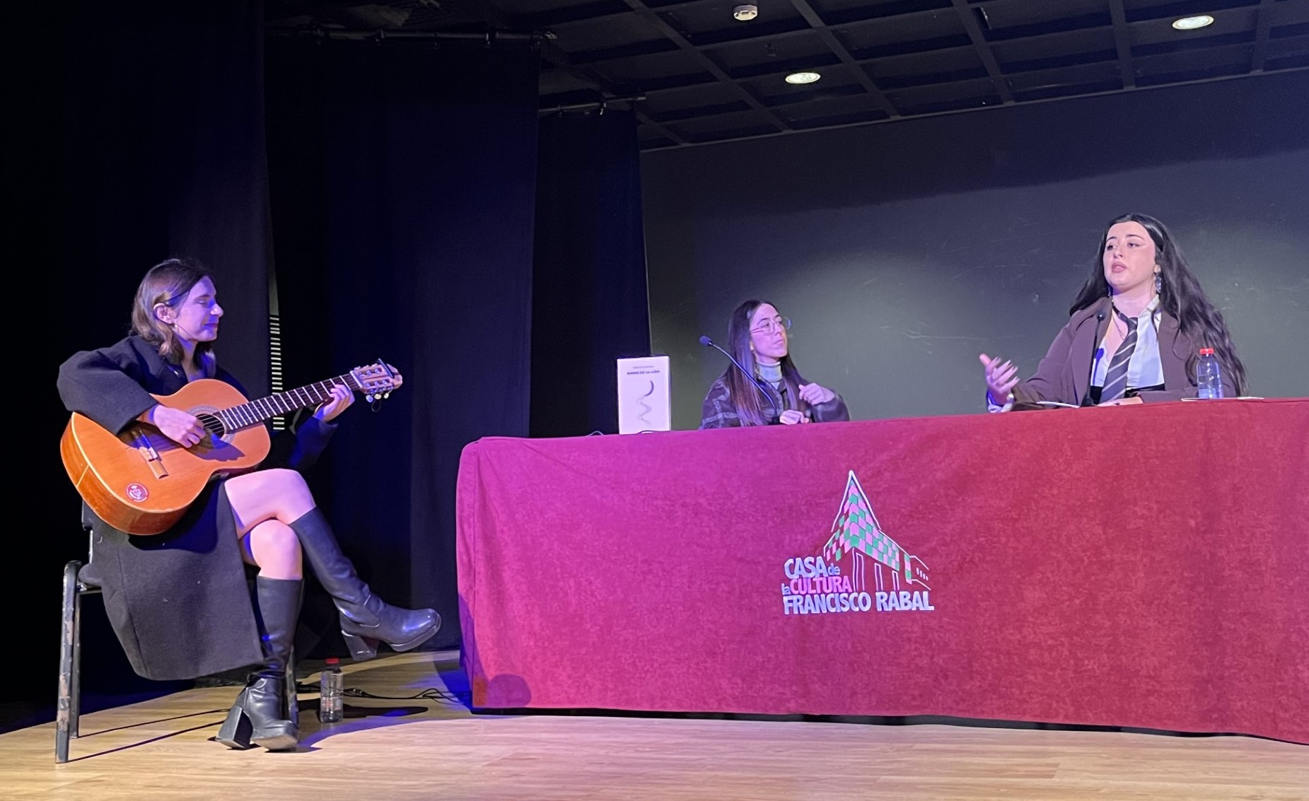 María Soto Méndez presenta en Águilas el poemario “Nanas de la luna”