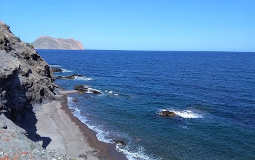 Águilas comienza semana con la llegada de una nueva patera    