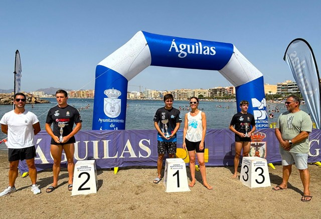 Alfonso Franco Cegarra y Aitana Martín Hernández, ganadores de la Travesía a Nado "Playa de Poniente" de Águilas 2024