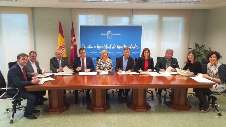 El Ayuntamiento de Águilas suscribe un convenio con la Comunidad para impulsar el intercambio de datos en materia de servicios sociales