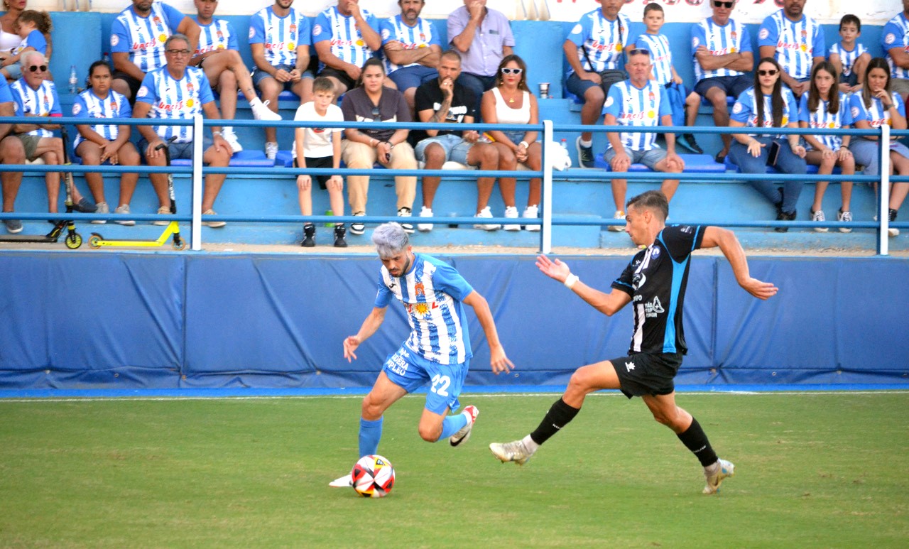 El Águilas empata ante el Racing Cartagena un derbi muy disputado y en el que pudo ganar cualquiera