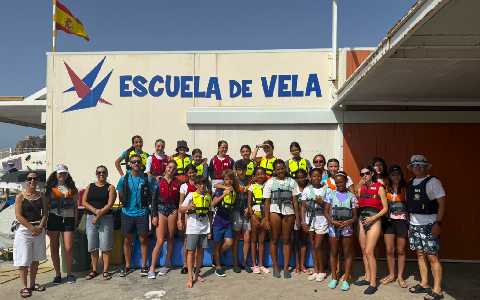 El Club Náutico de Águilas lleva a cabo una nueva limpieza de calas de difícil acceso