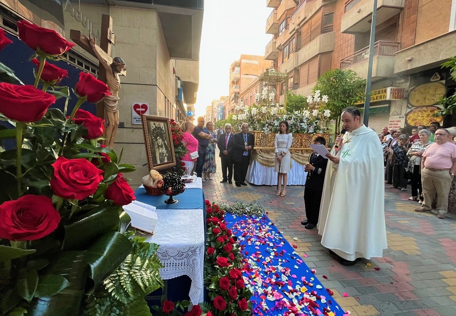 La procesión del Corpus Christi recorre las calles del centro urbano de Águilas