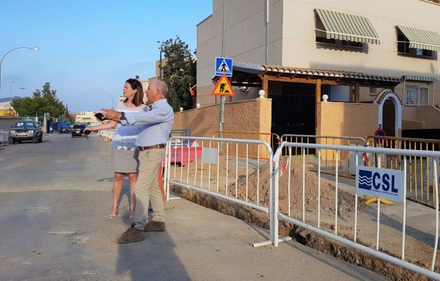 Las obras de mejora en las calles Manuel Azaña y Juan Mula solucionarán la problemática existente con el drenaje de aguas pluviales 