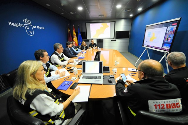 La Comunidad activa el Plan por riesgo de inundaciones, refuerza el número de bomberos y pide evitar desplazamientos innecesarios