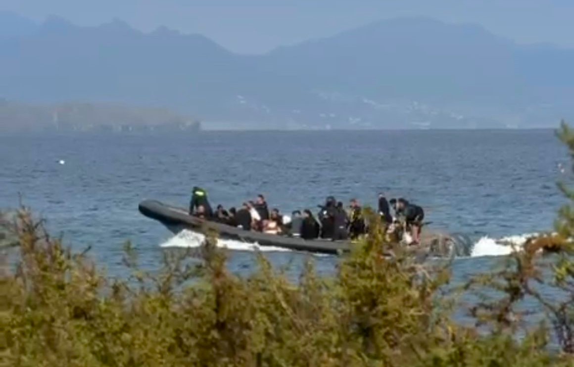 Al menos 30 migrantes han tomado tierra en la playa de Los Hierros durante la pasada madrugada