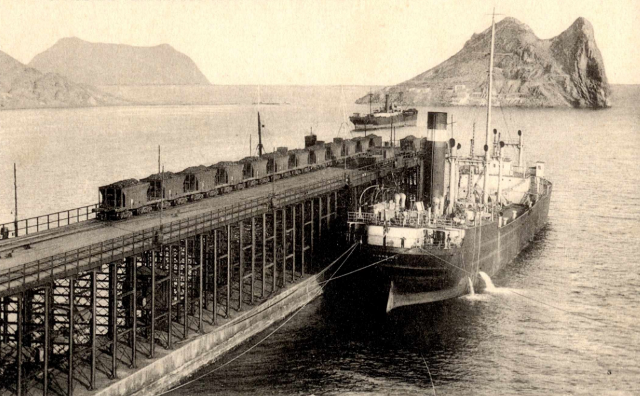 La Biblioteca Regional expone postales veraniegas de su archivo digital