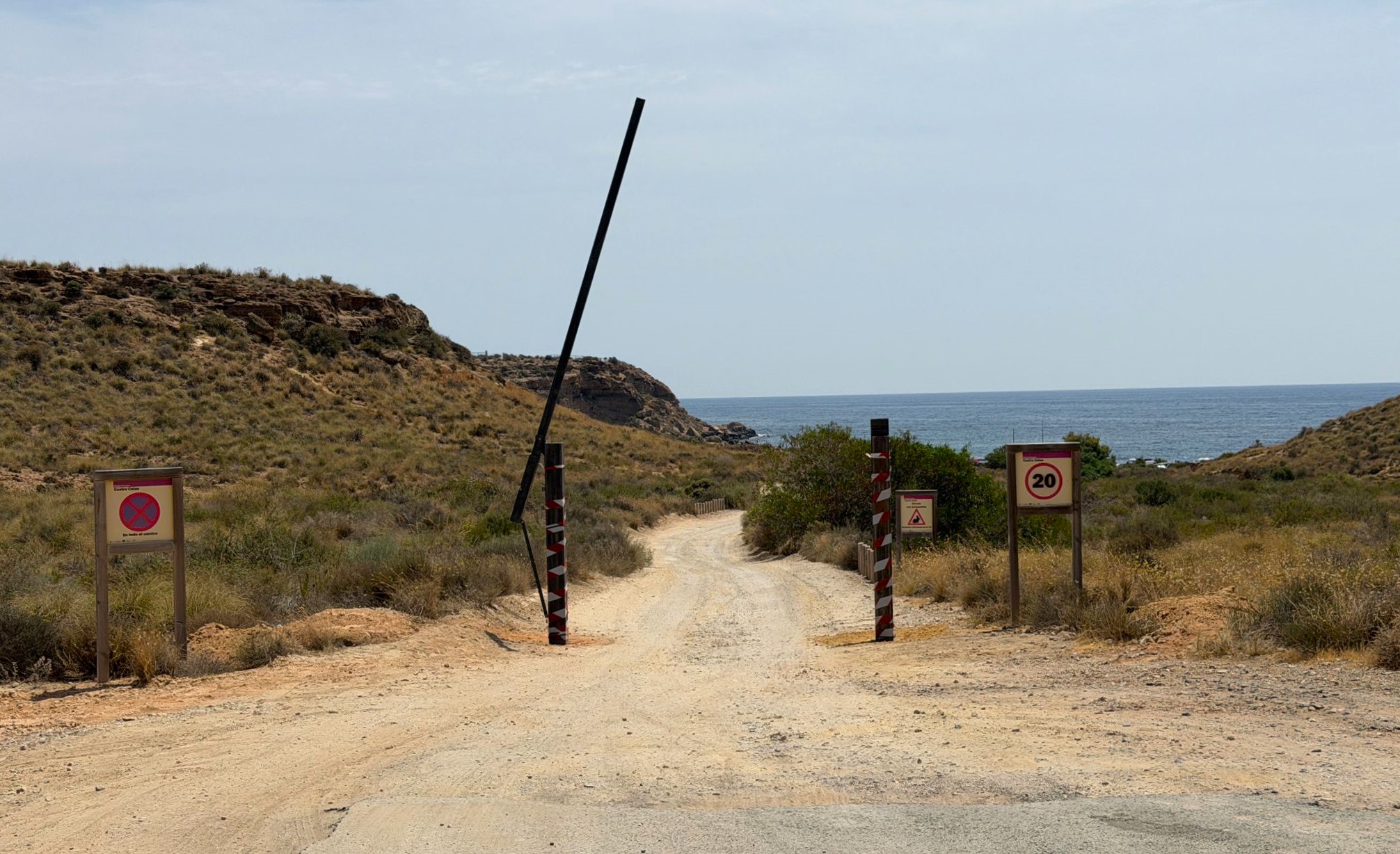 El Ayuntamiento de Águilas aclara que las medidas de regulación de accesos en Cuatro Calas corresponden a la Dirección General de Patrimonio Natural