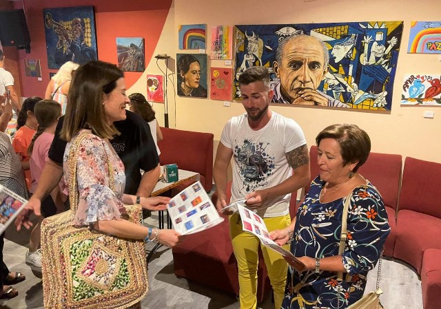 Café Pub Calderón acoge la exposición “Pintamos la paz”