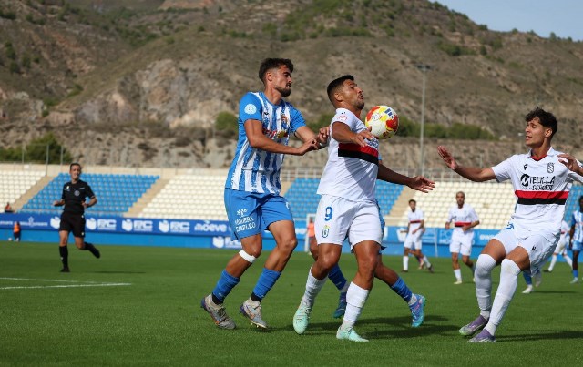 El Águilas sube seis puestos en la clasificación tras vencer 3-1 al Melilla en el Artés Carrasco
