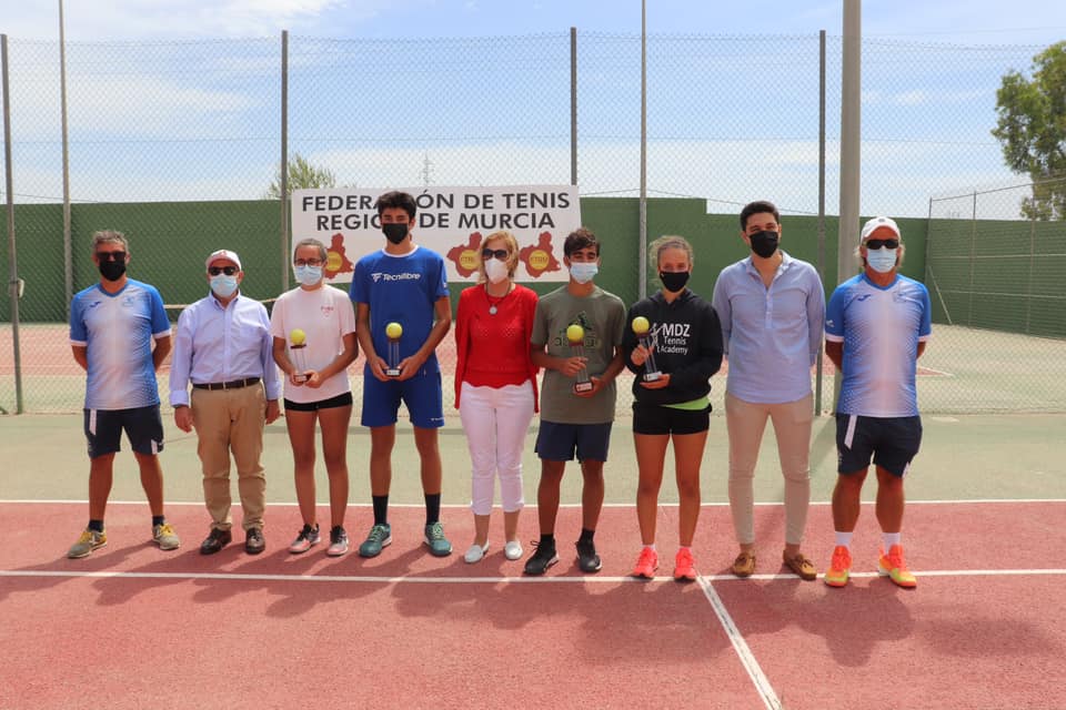 Macarena Cánovas y José Alejandro Hernández se proclaman en Águilas campeones regionales de tenis en categoría Cadete