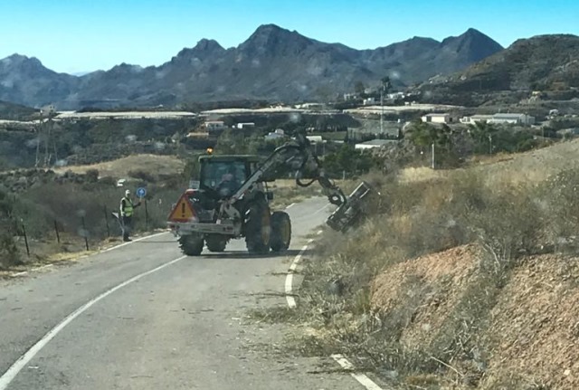 La Comunidad lleva a cabo trabajos de acondicionamiento en la Carretera de los Mayorales en Águilas  