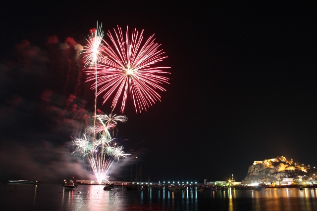 El concurso fotográfico sobre los fuegos artificiales de Águilas repartirá 500 euros en premios 