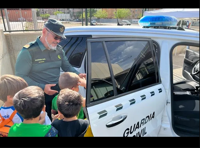 Cuerpos de Seguridad y Emergencias muestran su trabajo a escolares aguileños - Proyecto Cuidándote